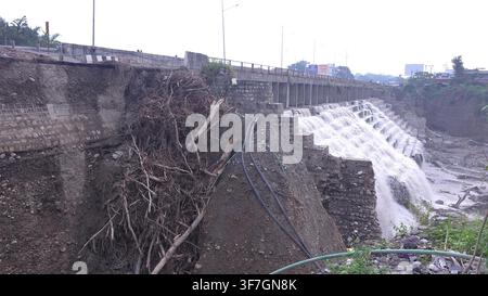 Water flowing over the concrete spillway of a dam with spillway, concrete Stock Photo