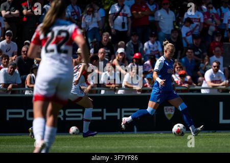 Laura Gloning (Hoffenheim, #20) on the ball DFB regulations prohibit ...