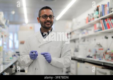 An unidentified researcher handling a sample tube in the laboratory at the UCL Cancer Institute in London, England, on 20 September 2016. Stock Photo