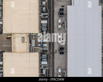 Aerial view of Vantage Data Centers showing large industrial buildings, HVAC units, and infrastructure in Quincy, Washington, United States. Stock Photo