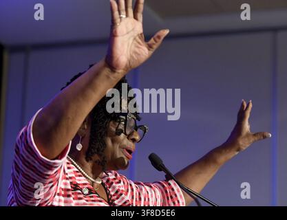 Milwaukee, Wisconsin, USA. 11th Aug, 2026. CONG. GWEN MOORE (D-Wis) tells supporters of Democratic gubernatorial candidate David Crowley that it is time to go home because the race is too close to call and a tabulating error is delaying results, near Midnight Tuesday night August 11, 2026 at the Hyatt Regency hotel in downtown Milwaukee. Crowley did not appear to talk to his supporters. The race against Francesca Hong was still very close when it was announced that human error caused a delay in counting absentee ballots from Milwaukee. (Credit Image: © Mark Hertzberg/ZUMA Press Wire) EDITORIA Stock Photo