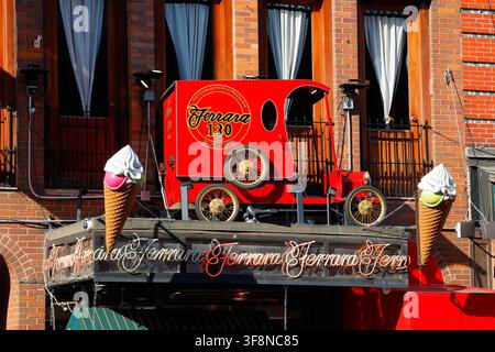 Ferrara Bakery, 195 Grand St, New York. NYC storefront of an Italian American bakery, pasticceria in Manhattan's Little Italy neighborhood. Stock Photo
