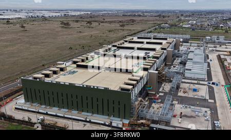 Large data center building from aerial perspective, showcasing industrial facilities, technology infrastructure, and cloud computing operations Stock Photo