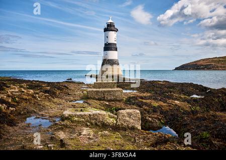 Trwyn Du Lighthouse, also known as Penmon Lighthouse, is a lighthouse between Black Point near Penmon and Ynys Seiriol, or Puffin Island, Anglesey Stock Photo