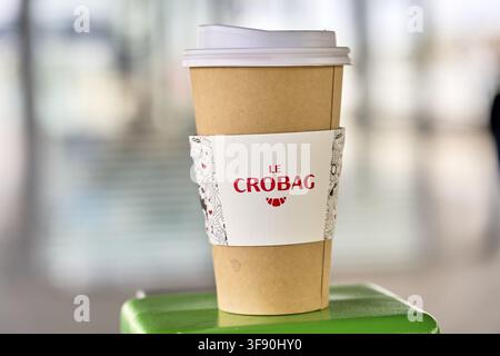 Le Crobag to go, close-up of a beige coffee mug, coffee in a paper cup on the road in the train station with Le Crobag logo, Magdeburg main station, S Stock Photo
