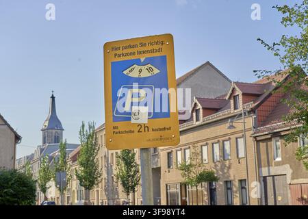 Parking zone city center Parking spaces for 2 hours with parking disc free of charge in front of St. Marien Church, find car parking space, parking si Stock Photo