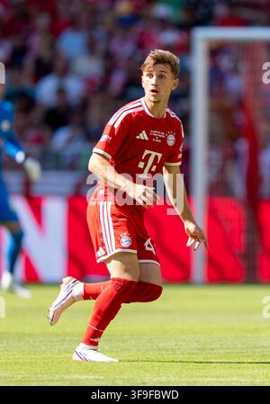 Tim Binder (FC Bayern Munich), action, duel against Anselmo Garcia Mac ...