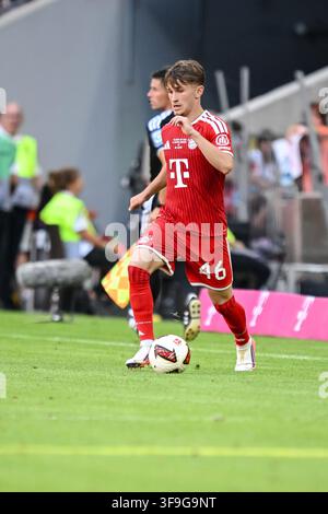 Tim Binder (FC Bayern Munich), action, duel against Anselmo Garcia Mac ...