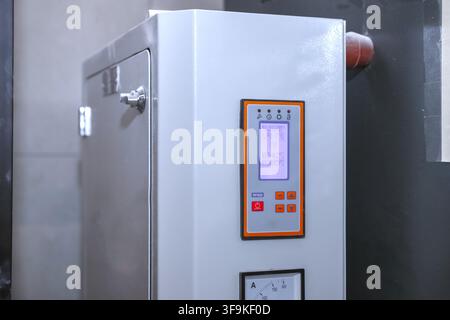 monitoring firing temperature and heating process for ceramics . kiln temperature controller, digital control panel with display screen on an electric Stock Photo