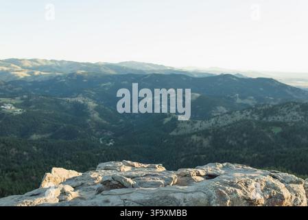 Rocky Lost Gulch Overlook above forested Boulder foothills Stock Photo