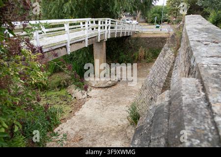 Footbridge over Alconbury Brook alongside the listed road bridge. The brook dried up in the 2026 drought. Cambridgeshire, summer 2026 Stock Photo