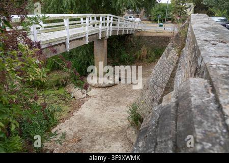 Footbridge over Alconbury Brook alongside the listed road bridge. The brook dried up in the 2026 drought. Cambridgeshire, summer 2026 Stock Photo