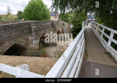 Footbridge over Alconbury Brook alongside the listed road bridge. The brook dried up in the 2026 drought. Cambridgeshire, summer 2026 Stock Photo
