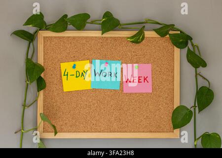 4-day work week text on sticky notes on office corkboard. Public consultation, labor law reform, human resources debate and modern business employment Stock Photo