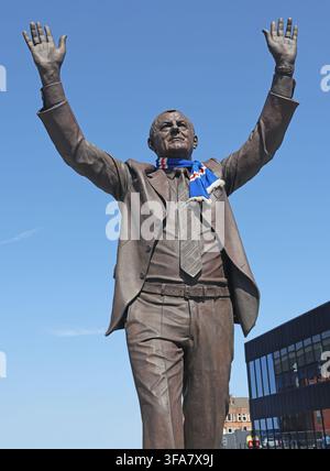 Walter Smith bronze statue with raised arms outside Rangers Ibrox Stock Photo