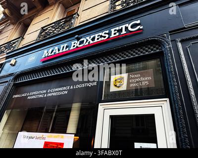 Paris, France - May 14, 2026: Urban storefront in Paris offering mail services, UPS shipping, packaging, e commerce and logistics solutions. Stock Photo