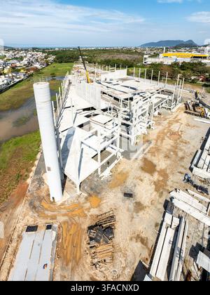 Aerial view of a modern prefabricated concrete building under construction with precast columns, wall panels, and hollow core floor slabs. Stock Photo