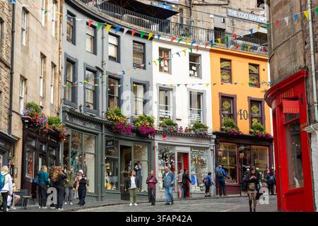 Victoria Street in Edinburgh, Scotland, famous for its sweeping curve, cobblestone paving, and vibrant, brightly colored storefronts Stock Photo