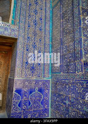 KHIVA, UZBEKISTAN - SEP 14, 2024 - Khiva, Uzbekistan building wall adorned with vibrant blue and white Islamic mosaic tiles showcasing traditional pat Stock Photo