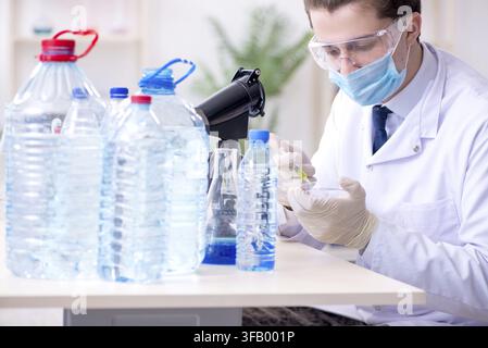 The young male chemist is experimenting in the laboratory Stock Photo