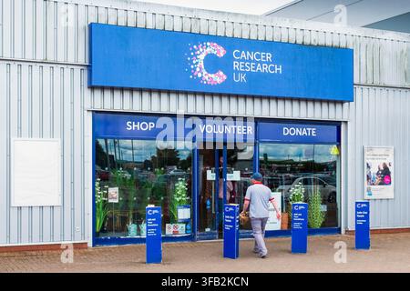 Cancer Research Uk charity outlet shop, Linwood, Scotland, UK Stock Photo