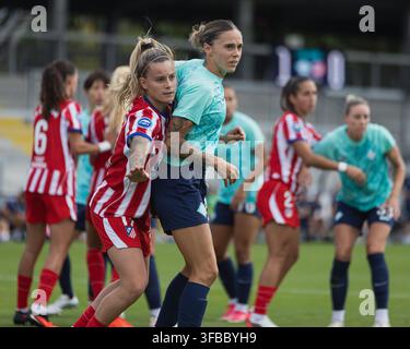 Mapi Leon (44 London City Lionesses) controls the ball during the match ...