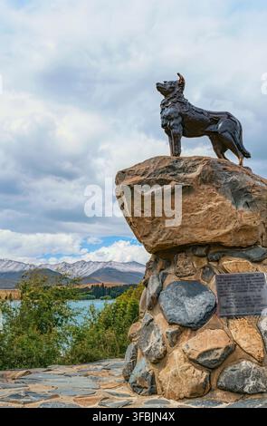 Lake statue border collie dog hi-res stock photography and images