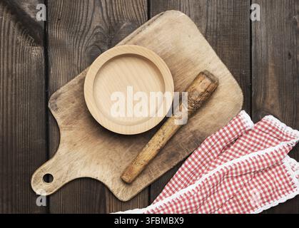 Empty plate and old brown rectangular wooden kitchen cutting board on the table, top view Stock Photo