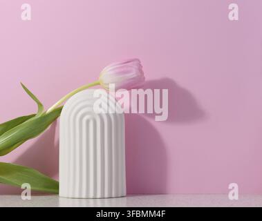 White ceramic decorative arch on a pink background, background for showcasing cosmetics, products, advertising and promotion. Copy space Stock Photo