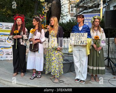 London, UK. 24 August 2026. Members of the Ukrainian community wearing traditional clothing and holding sunflowers gather at the St Volodymyr Monument on Holland Park Avenue to mark the 35th anniversary of Ukraine’s independence. Credit: Alexander Seale/Alamy Live News Stock Photo