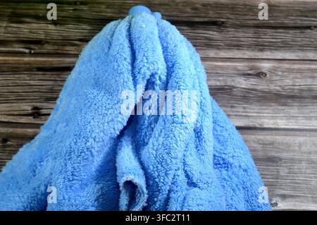 microfiber towel mop, super absorbent for superior spill and dirt pick-up, providing a thorough cleaning on all floor surfaces including hardwood, til Stock Photo