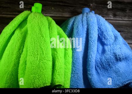 microfiber towel mop, super absorbent for superior spill and dirt pick-up, providing a thorough cleaning on all floor surfaces including hardwood, til Stock Photo