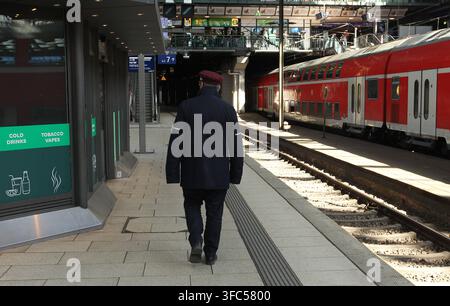 Die Psychologie Des Warten Im Kosmos Von Deutsche Bahn