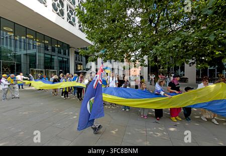 Ukrainian Independence Day gathering with a long blue-and-yellow flag in St Peter’s Square, Manchester, 22 August 2026. Stock Photo