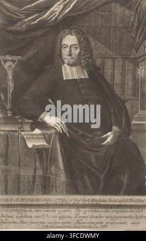 Portrait of Samuel Schelwig, print, printmaker: Friedrich Carl Göbel, Berlin, writer (clerical worker): Johannes Sartorius, 1653 - 1715, writer (clerical worker), paper, engraving, height 355 mm x width 227 mm, Person, Samuel Schelwig, historical persons, armorial bearing, heraldry, crucifix, personal devotion, theologian, writing tools, bookshelves., A monochrome engraved portrait of a seated man wearing a dark robe with a white clerical collar and long curly hair, shown from head to knees. He rests one arm on a table covered with a draped cloth and holds a quill in his hand, while his other Stock Photo