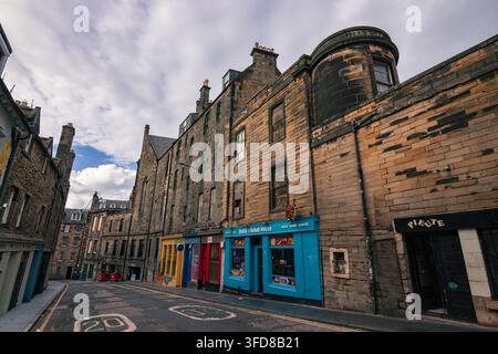 Charming street view of the historic Grassmarket area with traditional pubs and stone buildings in Edinburgh, Scotland Stock Photo