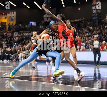 allisha-gray-15-of-the-atlanta-dream-during-the-game-against-the