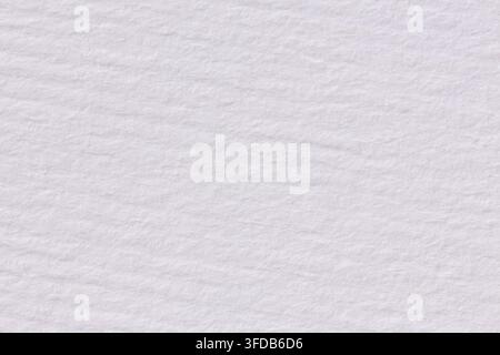 Close up of a plain white handmade paper surface showing soft horizontal fibre lines and a delicate rough grain, photographed flat as a blank Stock Photo