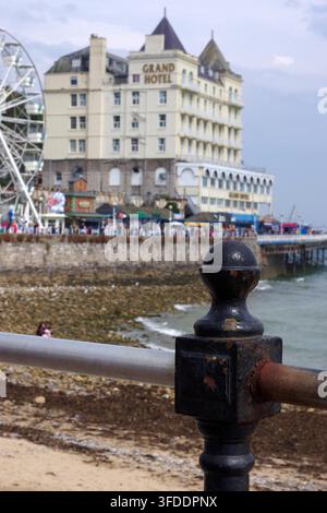 The Grand Hotel is 3-star Victorian hotel situated on the North Shore Promenade in Llandudno, Wales. Nestled at the foot of the Great Orme Stock Photo