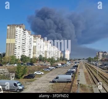 KYIV, UKRAINE - AUGUST 31, 2026: A massive black smoke plume rises over the skyline of an urban area in Kyiv following a strike that targeted food distribution warehouses. Credit: Mykhailo Prysiazhnyi/Ģ����ý Live News Stock Photo