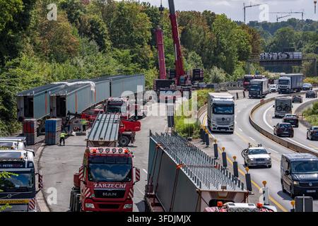 Roadworks on the A40 motorway near Mülheim-Winkhausen; preparatory work is under way; bridge segments for the new bridge are being delivered;  Bridge Stock Photo