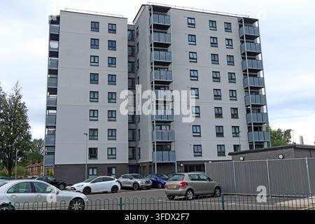 Kingsway House after major Torus Social Housing Group SHDF retrofit, showing balconies and renewed exterior in Latchford, Warrington Stock Photo