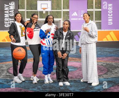 (left to right) Chelsea Women players Veerle Buurman, Manaka Matsukubo ...