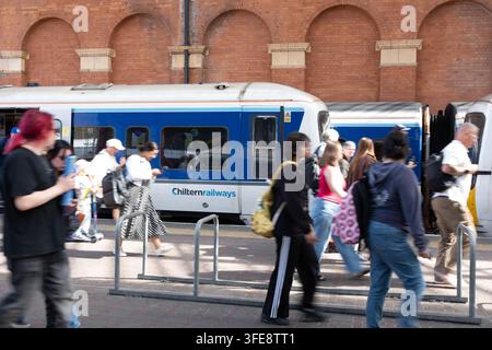 London Marylebone Station, England, September 01 2026 - blurred passengers walk past Chiltern Railways train with logo Stock Photo