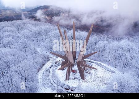 January 3, 2026, Sopot, Serbia: Aerial top-down view of the Kosmaj monument surrounded by snow-laden trees Stock Photo