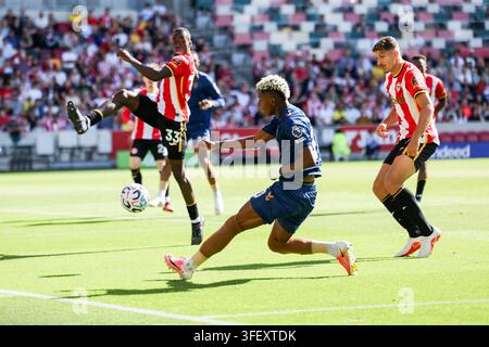 Event Light Box Example Nilson Angulo of Sunderland crosses the ball during the Premier League ...