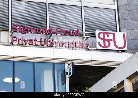 Sigmund Freud Privat Universität in Linz, Oberösterreich, Österreich // Sigmund Freud Private University in Linz, Upper Austria, Austria Stock Photo