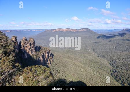 Echo Point with views Three Sisters Peak, Blue Mountains, Katoomba Stock Photo