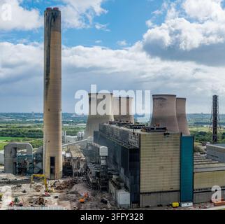 Fiddlers Ferry Power Station near Warrington, Cheshire, England, undergoing decommissioning and demolition after closure of the coal-fired plant. Stock Photo