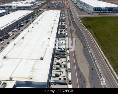 Aerial view of a massive data center facility with cooling systems Stock Photo
